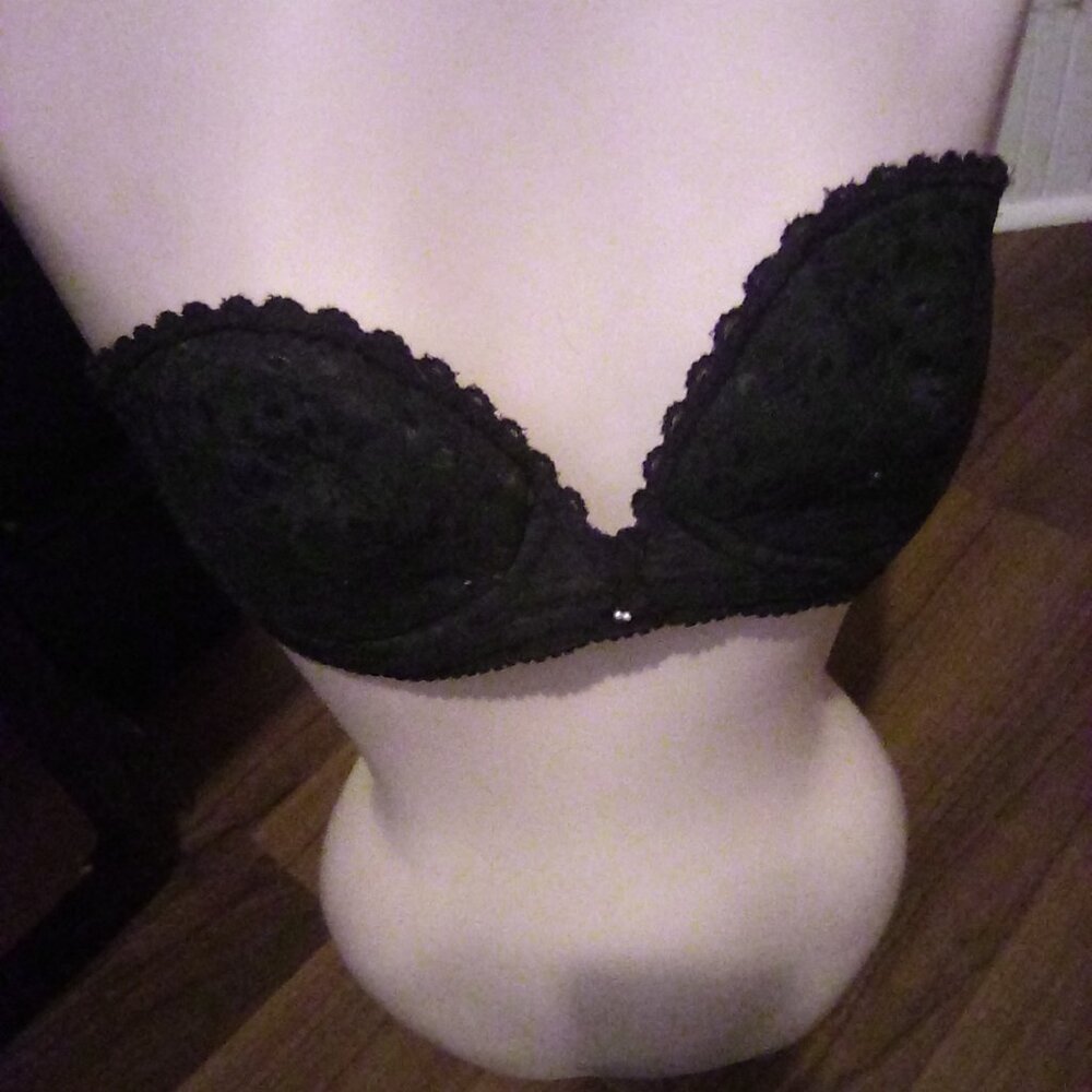 Frederick's of Hollywood strapless black lace support bra